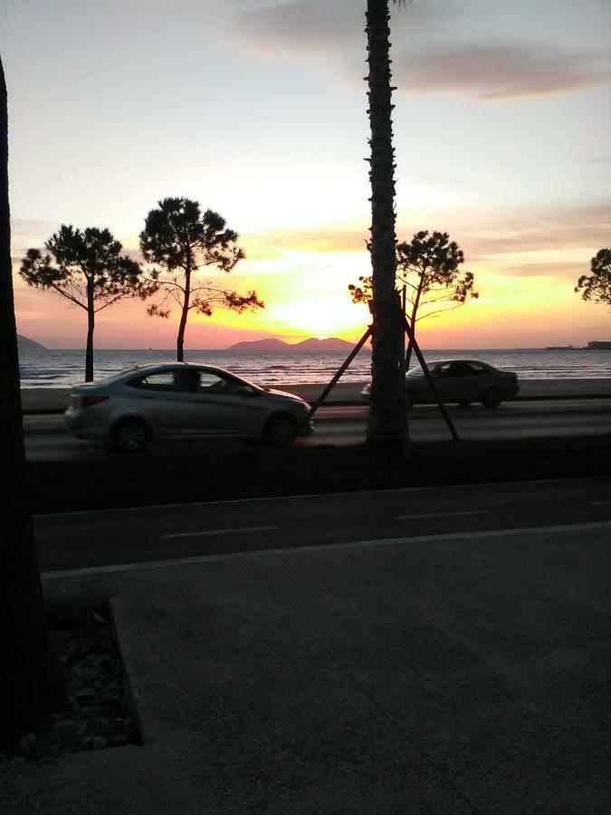 Lindita'S Seaview Appartment Vlore Bagian luar foto