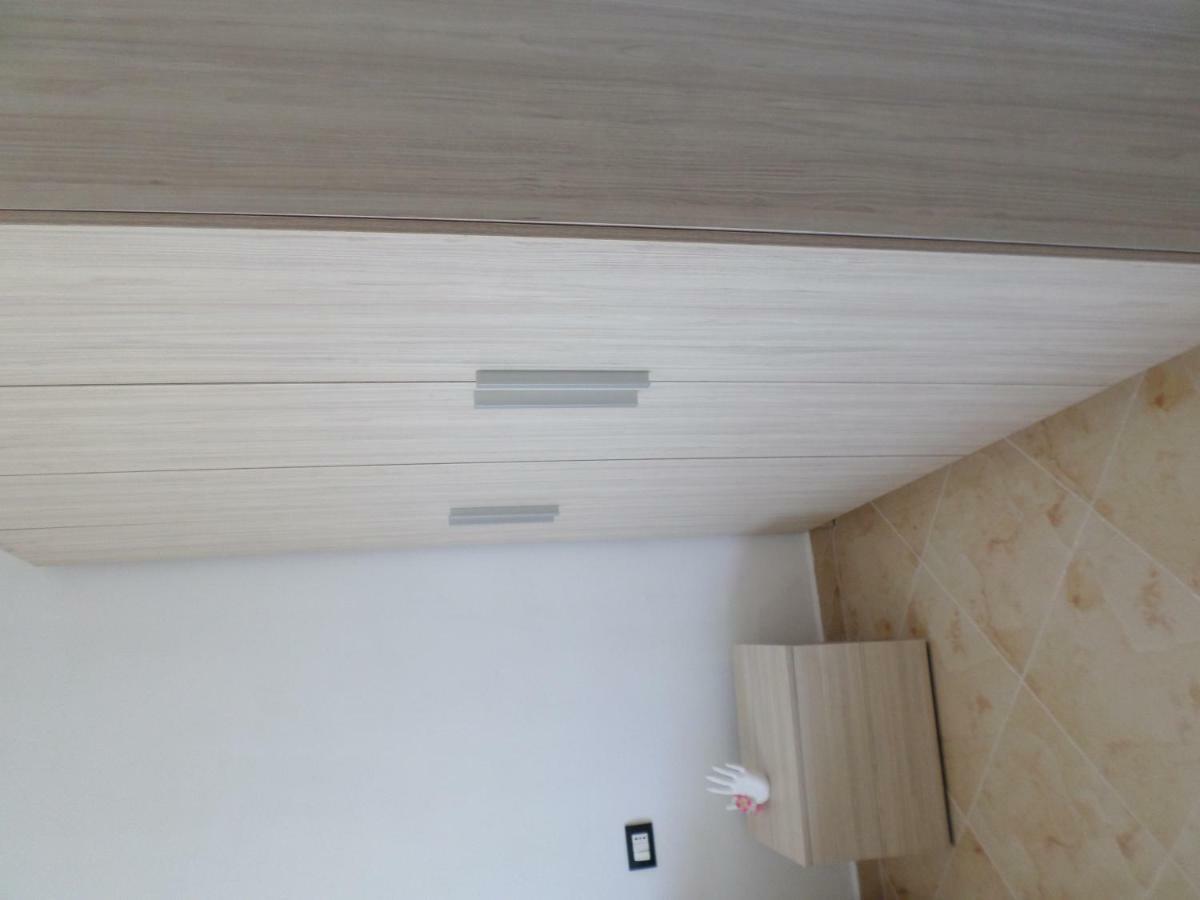 Lindita'S Seaview Appartment Vlore Bagian luar foto