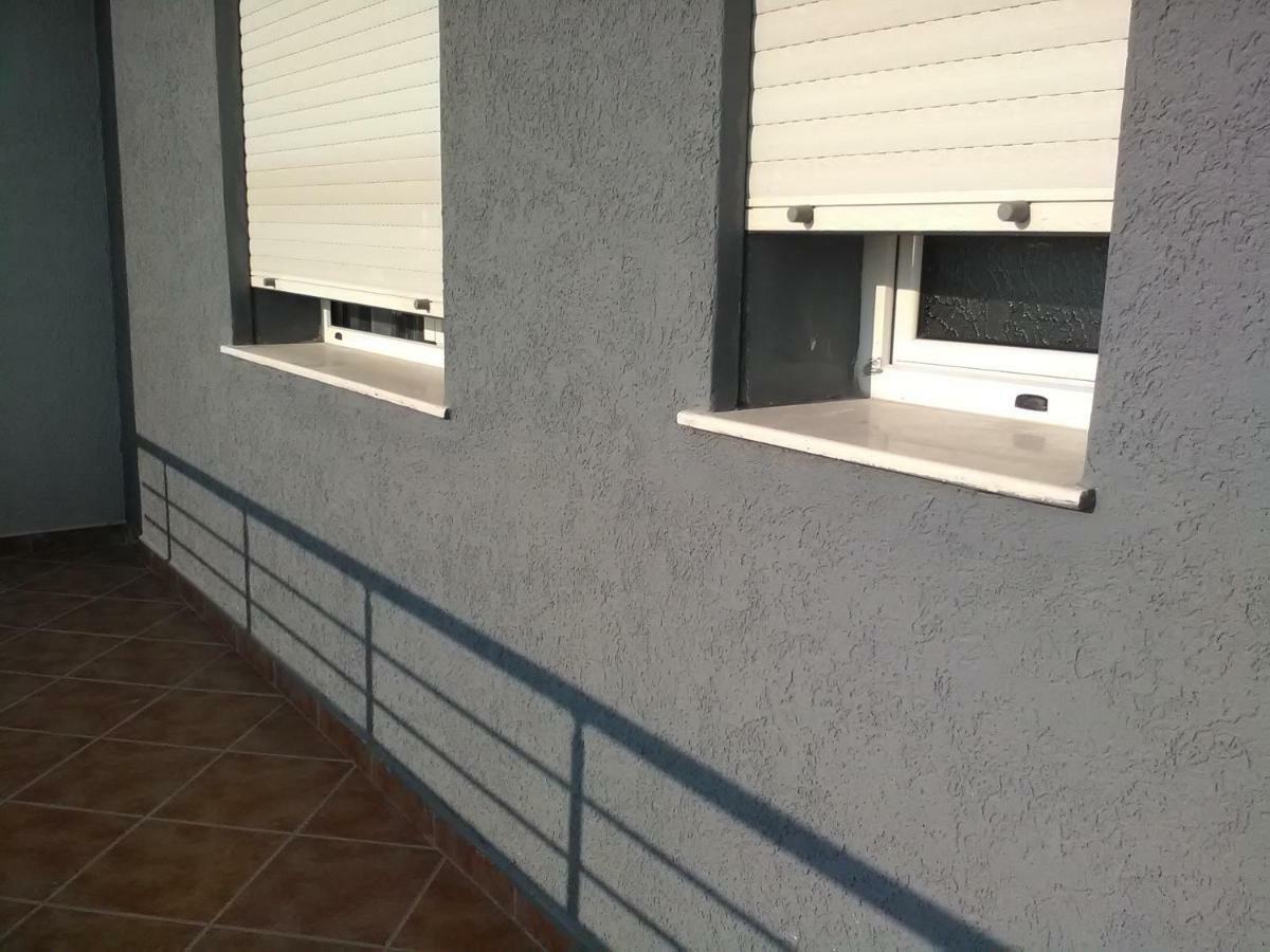 Lindita'S Seaview Appartment Vlore Bagian luar foto