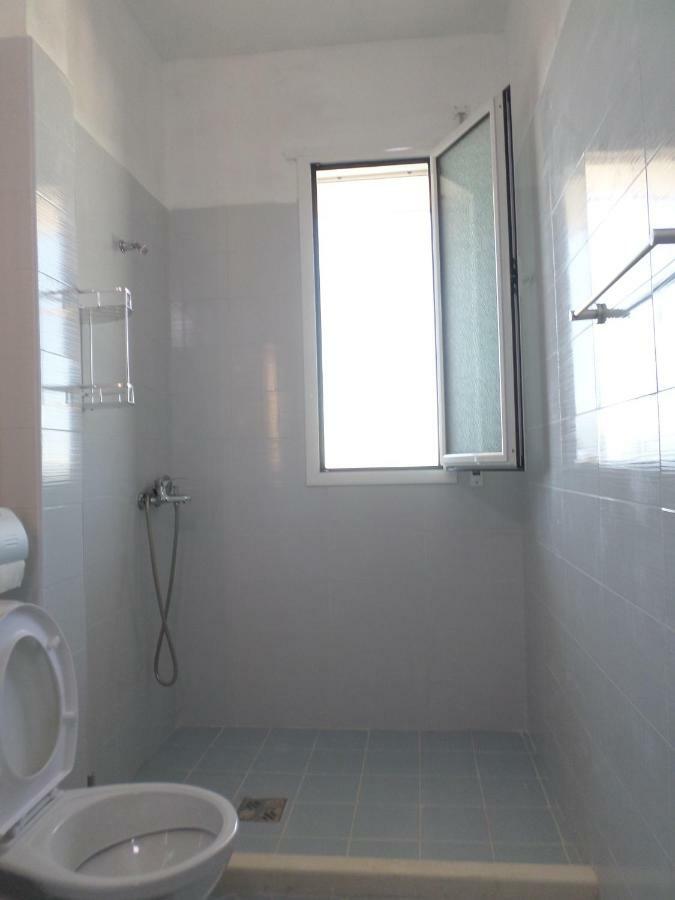 Lindita'S Seaview Appartment Vlore Bagian luar foto
