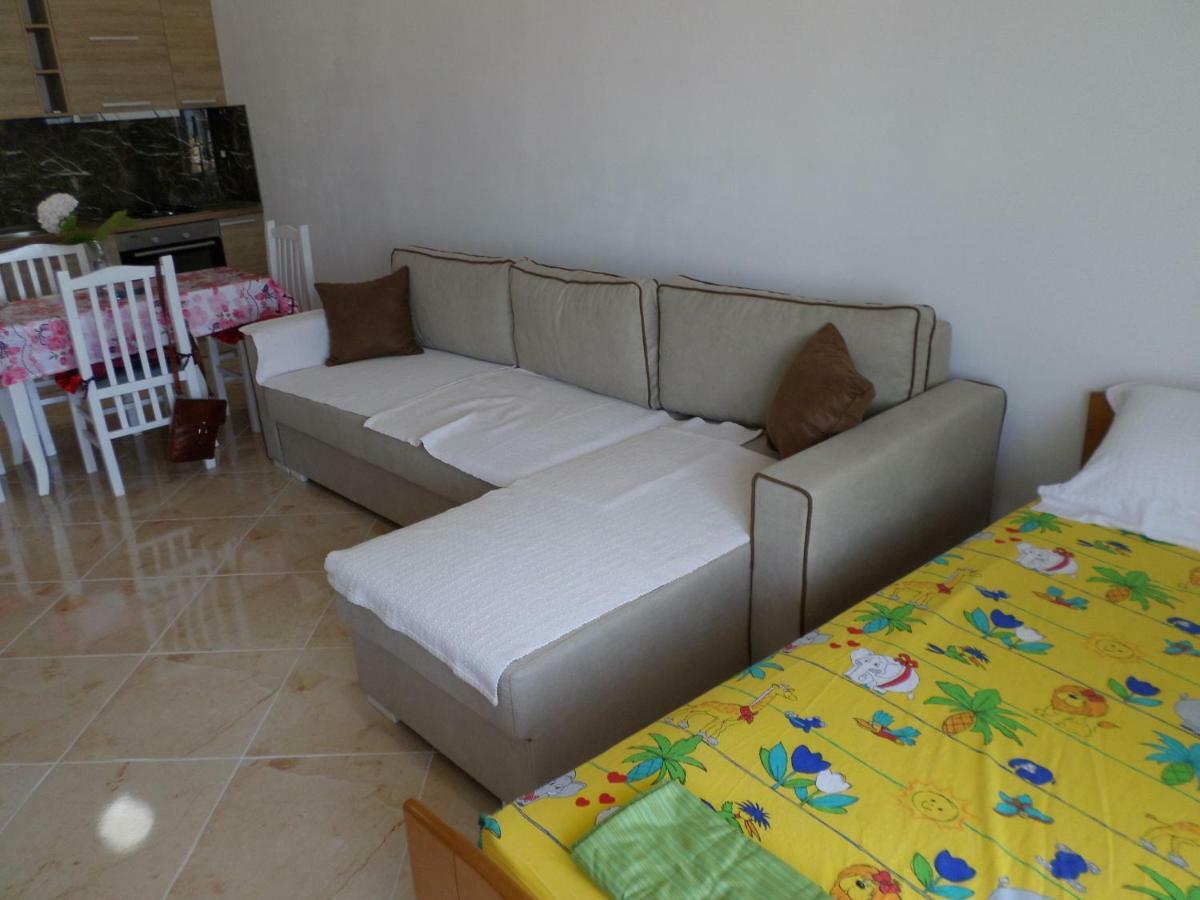 Lindita'S Seaview Appartment Vlore Bagian luar foto