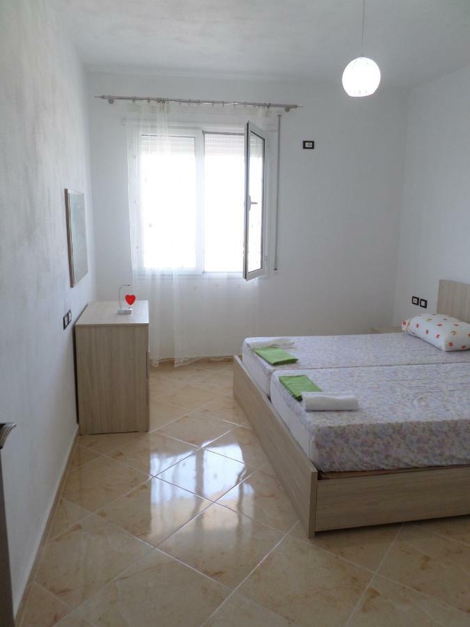 Lindita'S Seaview Appartment Vlore Bagian luar foto