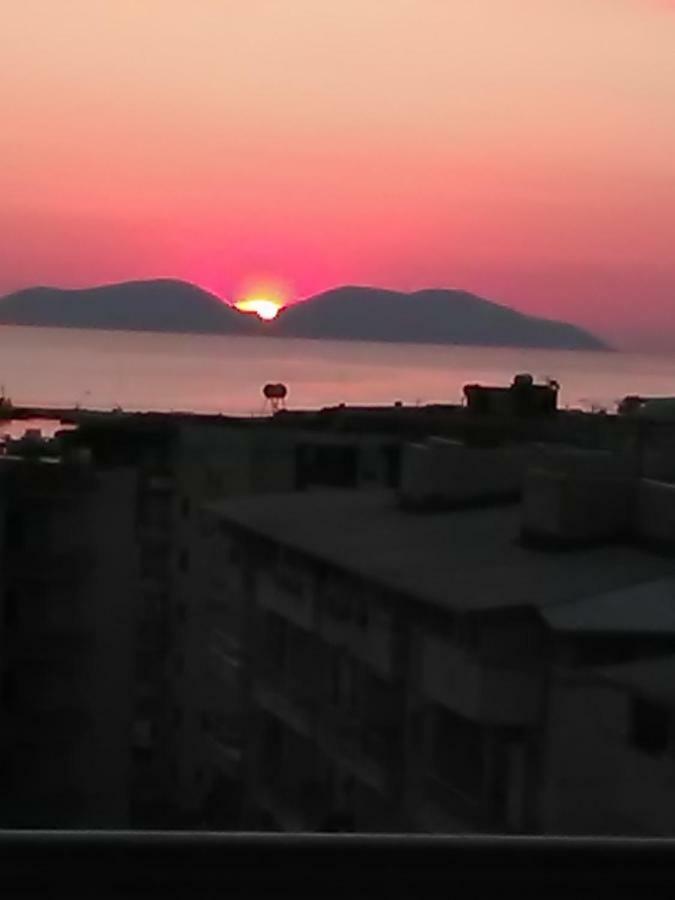 Lindita'S Seaview Appartment Vlore Bagian luar foto